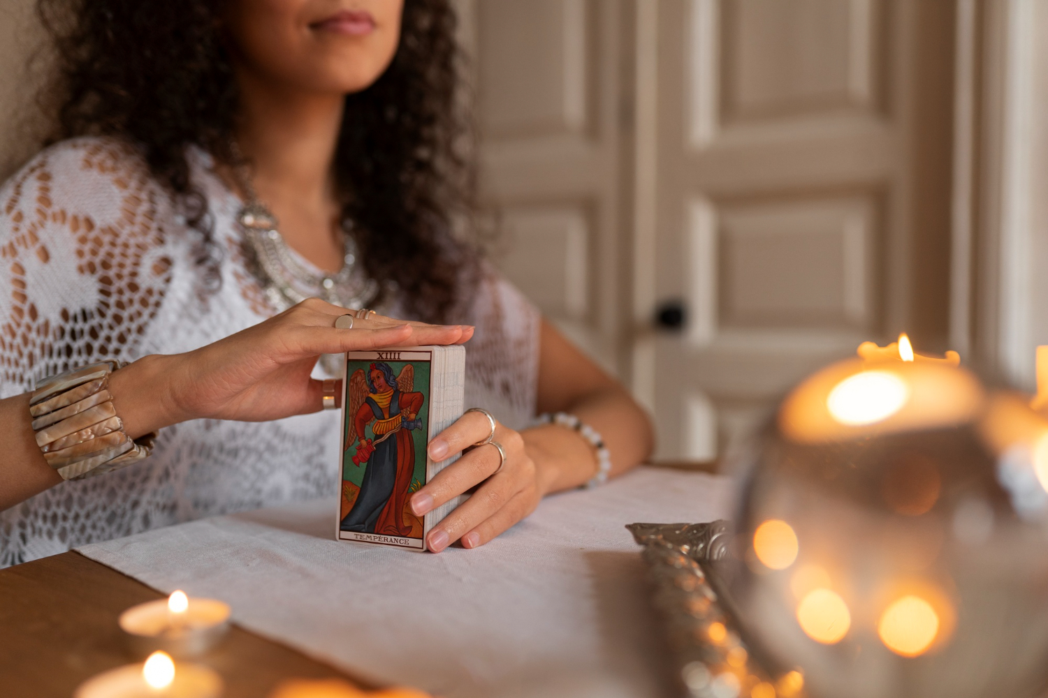 Tarot intuitivo que conecta con tu esencia en Tienda Tarot Patri